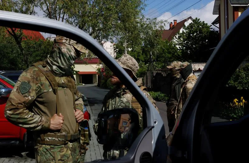 Ukraine's Crimea battalion yearn for lost homeland