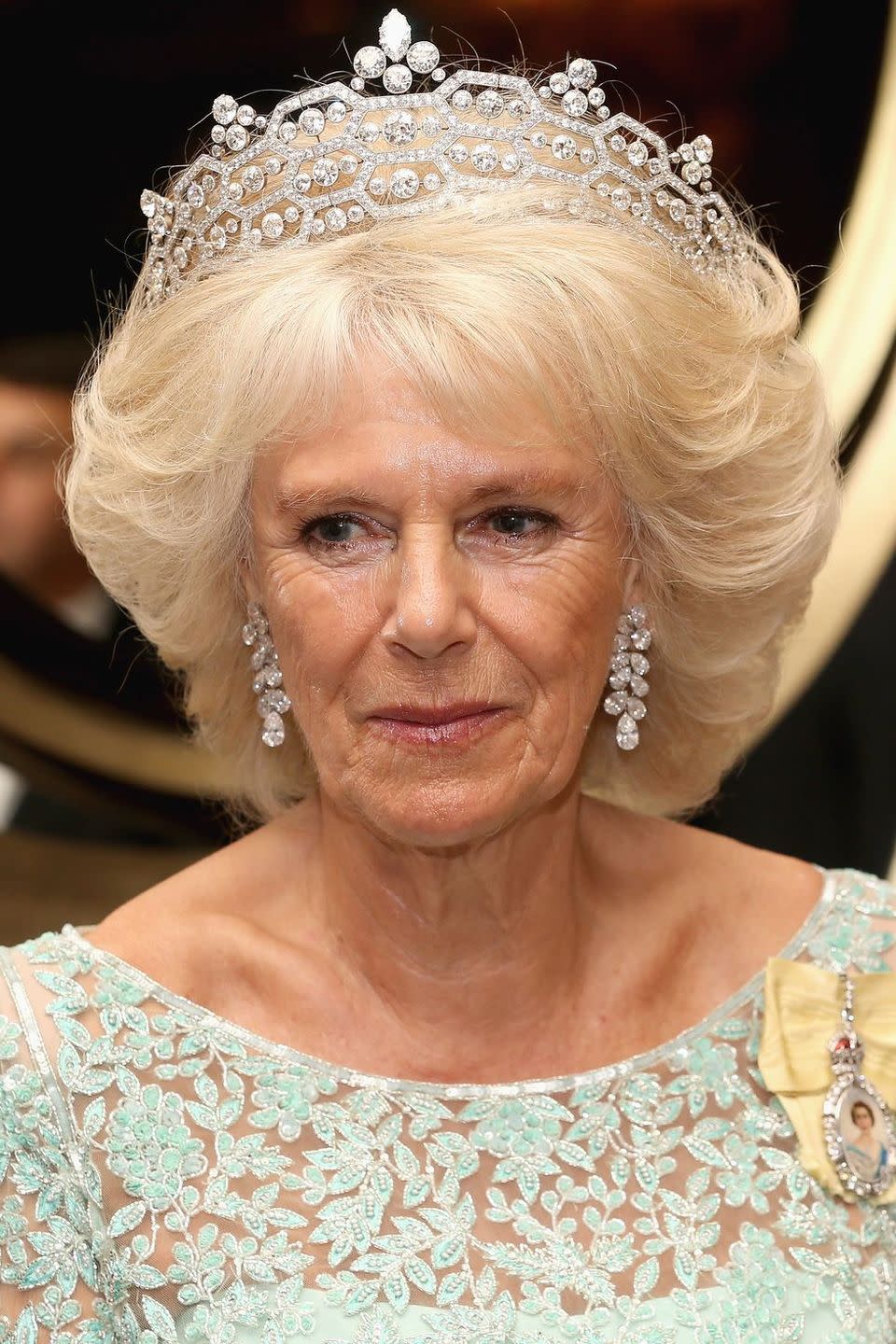 <p>The Duchess allowed the Greville Tiara and her statement earrings to take center stage, forgoing a necklace, for a CHOGM Dinner in Sri Lanka.<br></p>