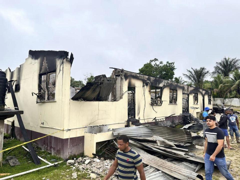 南美洲國家蓋亞那中部一間學校宿舍21日發生大火，造成19名未成年人罹難。（美聯社）