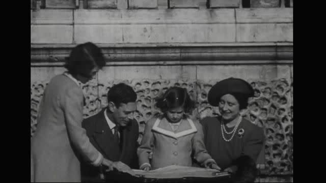 The family can be seen in the ground of Buckingham Palace. Photo: Australscope