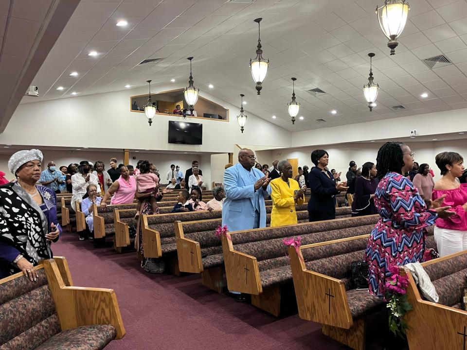 The congregation of New Hope Missionary Baptist Church applauds Pastor Joe B. Maddox.