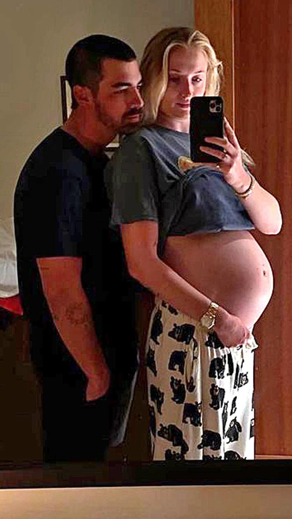 Sophie Turner, Joe Jonas, Instagram, pregnancy