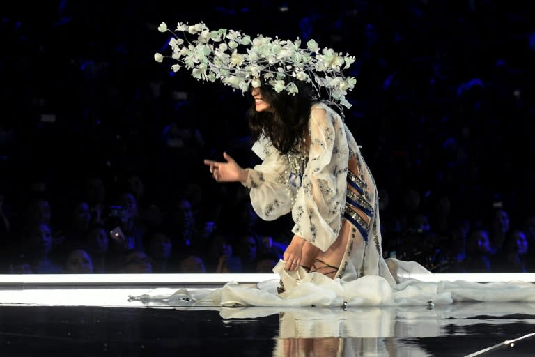 Chinese model Ming Xi falls as she presents a creation during the 2017 Victoria's Secret Fashion Show in Shanghai on November 20, 2017