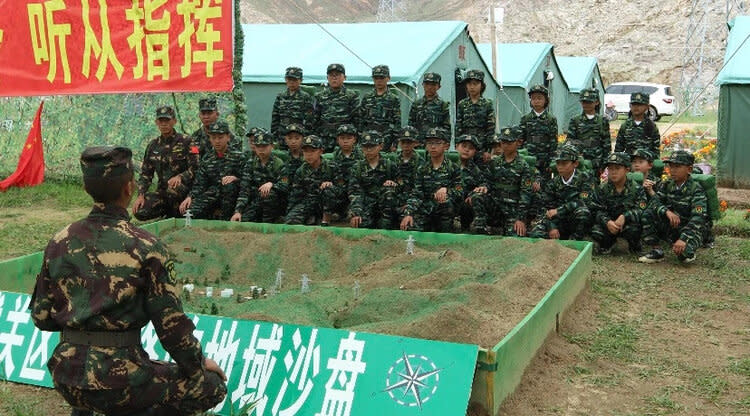  圖博榮和軍事訓練營，用來訓練圖博年輕學生的營地。不但試圖洗腦圖博的年輕學子，更訓練他們服從中國共產黨，將這些青年的圖博文化刨除。 （圖／Tibet Watch） 