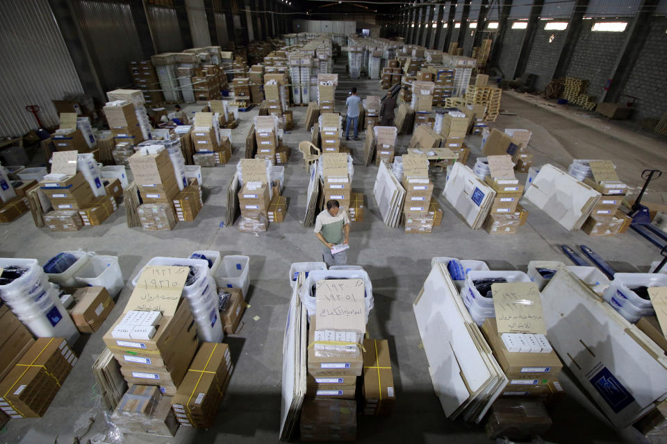<p>Employees of Iraqi Independent High Electoral Commission inspect voting materials at a warehouse in Basra, Iraq May 3, 2018. (Photo: Essam al-Sudani/Reuters) </p>