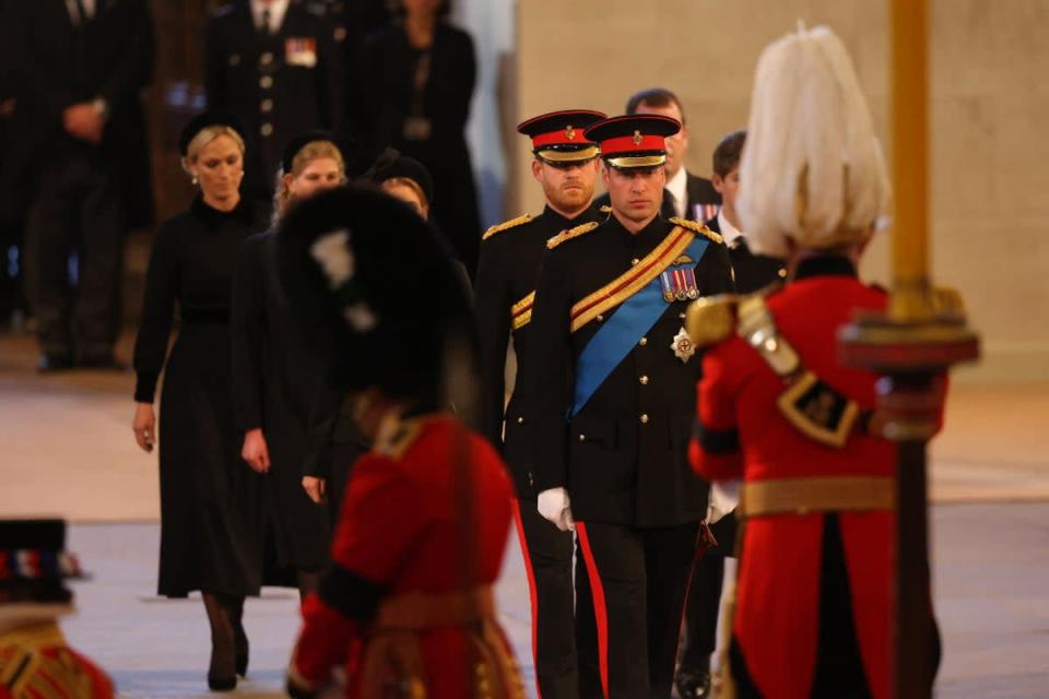 Los ocho nietos de la reina llegan al Westminster Hall (POOL/AFP via Getty Images)