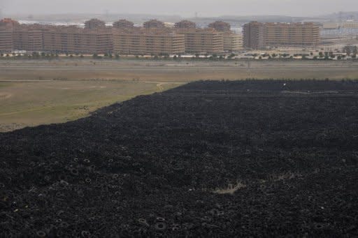 Edificios de Seseña a 500 metros del vertedero de neumáticos que no para de crecer