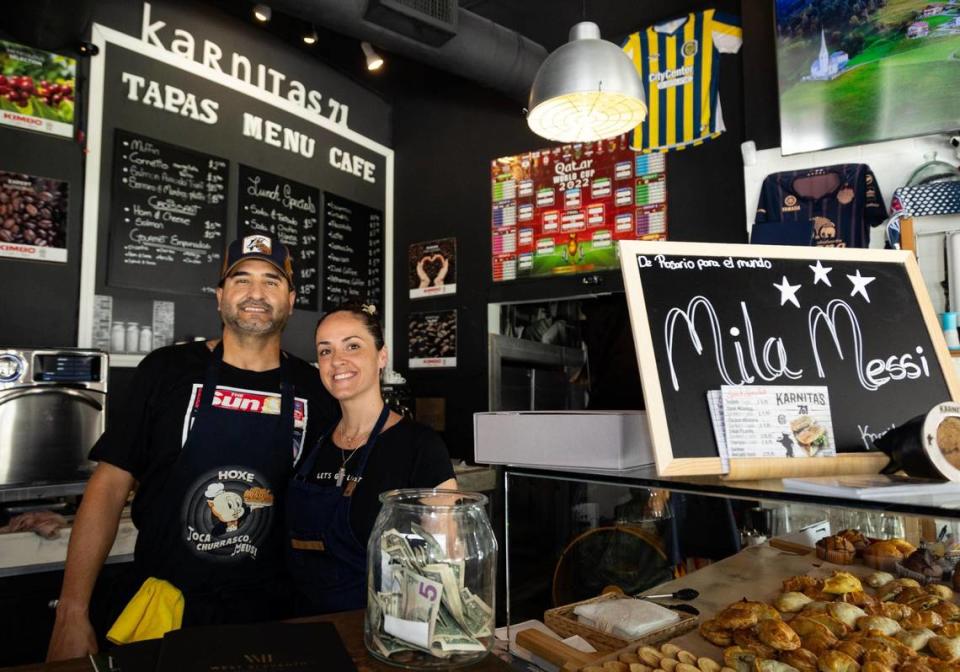 Christian y Maja Fernández en su cafetería Karnitas 71st, en Miami Beach, el 12 de julio de 2023. Lauren Witte lwitte@miamiherald.com Lauren Witte/lwitte@miamiherald.com