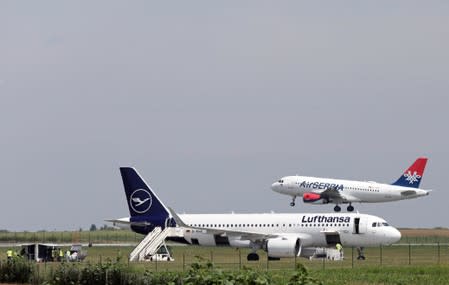Authorities at Nikola Tesla Airport respond to possible bomb threat to Lufthansa plane in Belgrade