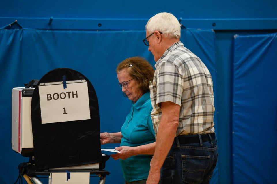 Poll worker Tom Parham helps Gayle Githens vote on Election Day at Glenwood Elementary School in Oak Ridge, Tenn., Thursday, August 1, 2024.