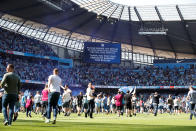 <p>Soccer Football – Premier League – Manchester City vs Huddersfield Town – Etihad Stadium, Manchester, Britain – May 6, 2018 Manchester City fans celebrate winning the premier league on the pitch after the end of the match Action Images via Reuters/Carl Recine EDITORIAL USE ONLY. No use with unauthorized audio, video, data, fixture lists, club/league logos or “live” services. Online in-match use limited to 75 images, no video emulation. No use in betting, games or single club/league/player publications. Please contact your account representative for further details. </p>