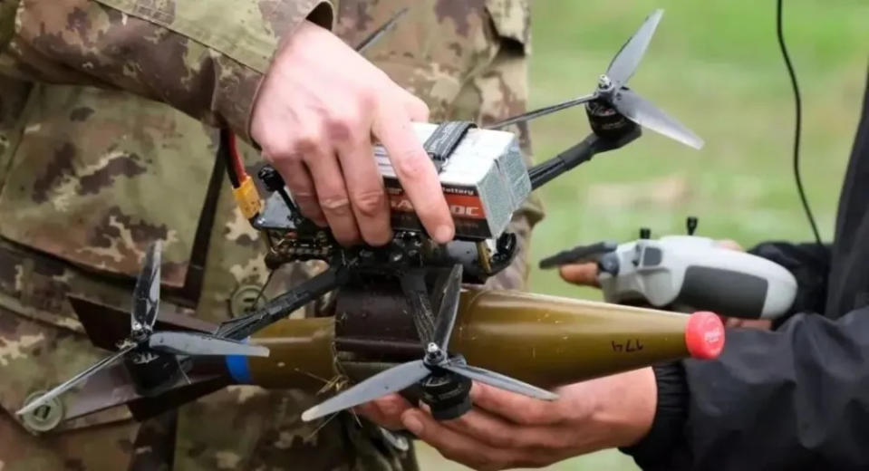 烏軍正在越來越多地使用小型、廉價的穿越機來打擊戰場上的俄軍重要目標。   圖：翻攝自騰訊網