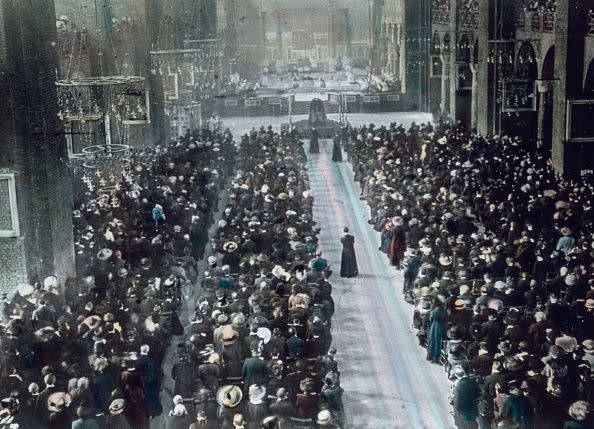 Funeral and memorial service for the dead of the shipwreck of the RMS Titanic, 1912. (Photo by: Carl Simon/United Archives/Universal Images Group via Getty Images)