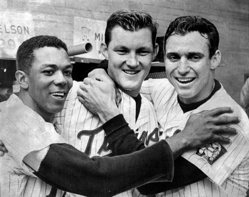 De izquierda a derecha, Tony Oliva, Jim Kaat y Bob Allison de los Mellizos de Minnesota celebran el 7 de octubre de 1965 tras vencer a los Dodgers de Los Ángeles, en el segundo juego de la Serie Mundial en Bloomington. Oliva y Kaat han sido elegidos para al Salón de la Fama. (William Seaman/Star Tribune vía AP)