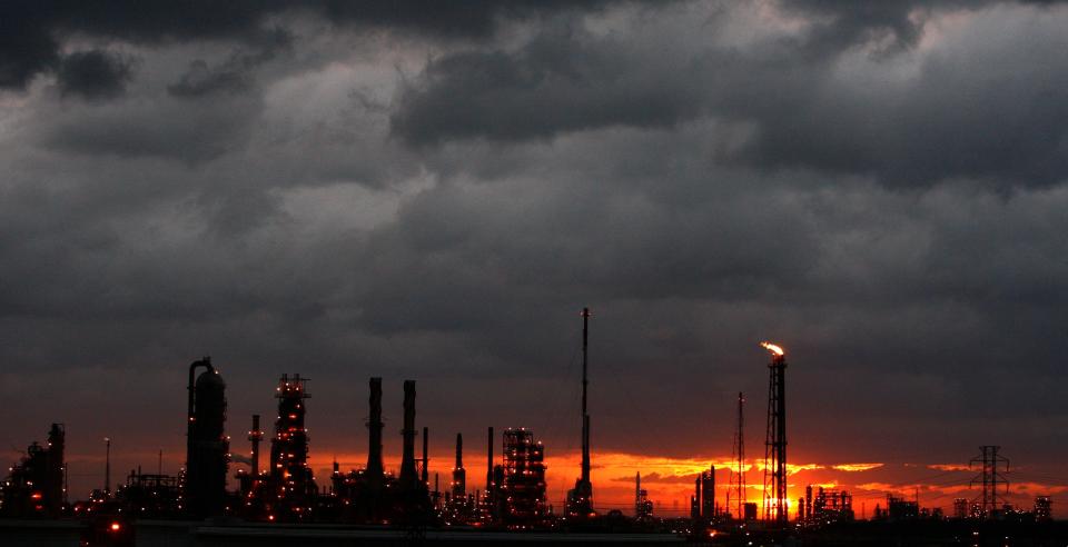 Dark clouds gather over&nbsp;a refinery near Houston as Hurricane Ike approaches on&nbsp;Sept. 12, 2008. (Photo: Carlos Barria/Reuters)