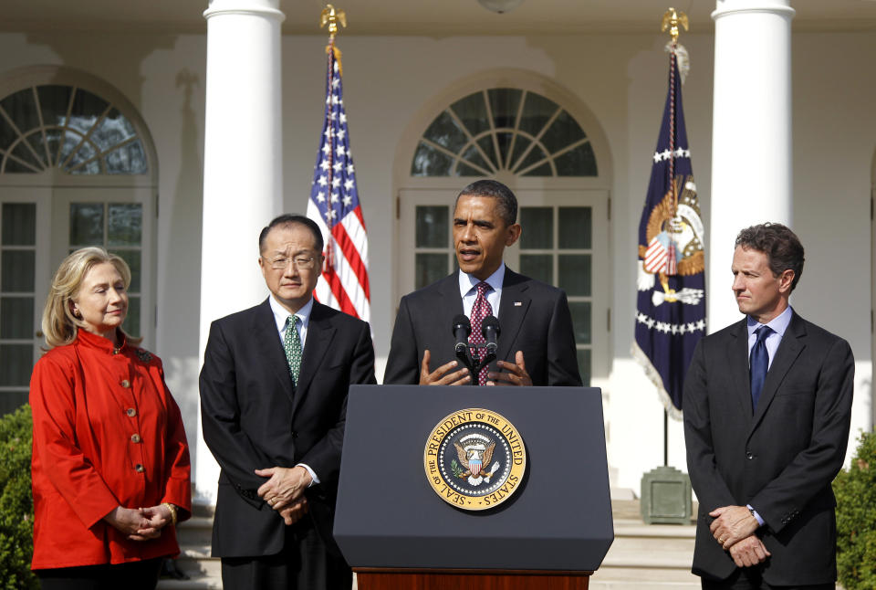 President Barack Obama with Jim Yong Kim, Secretary of State Hillary Clinton, and Treasury Secretary Timothy Geithner in 2012. (Photo: Haraz N. Ghanbari/AP)