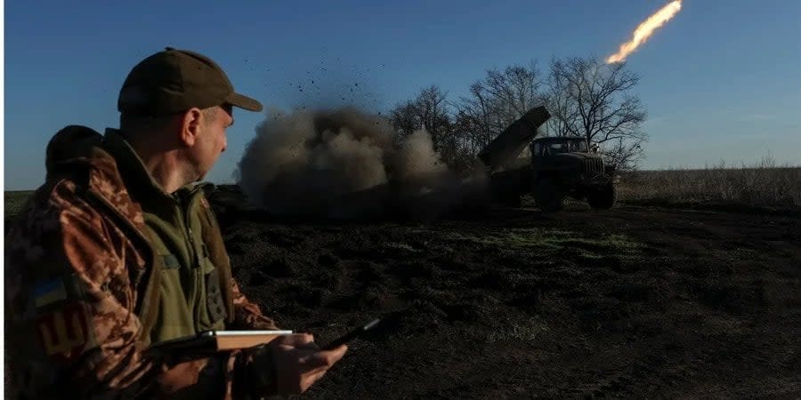 A salvo of Ukrainian artillery at the front in Donetsk region, April 4, 2024