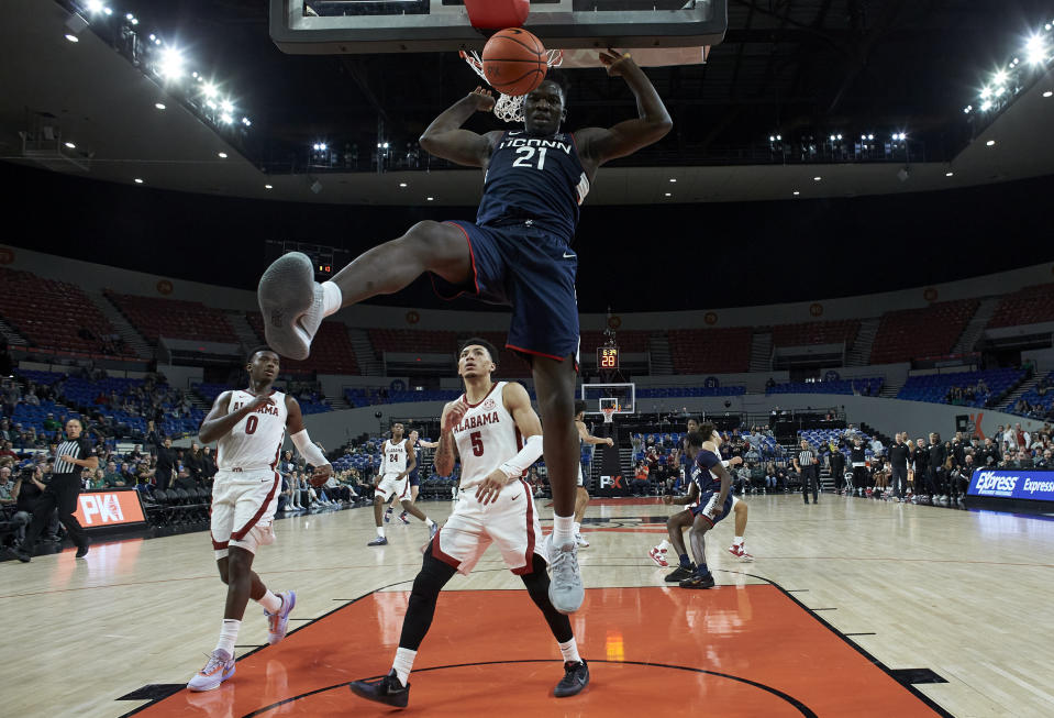 Connecticut forward Adama Sanogo (21) dunks in front of Alabama guard Jaden Bradley (0) and guard Jahvon Quinerly (5) during the second half of an NCAA college basketball game in the Phil Knight Invitational tournament in Portland, Ore., Friday, Nov. 25, 2022. (AP Photo/Craig Mitchelldyer)