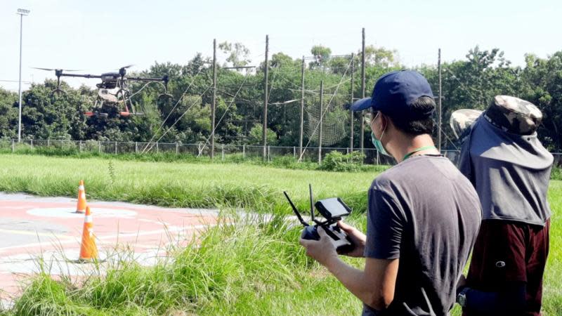 合法飛手提升農場管理效率　明道大學培訓農用無人機操作考照