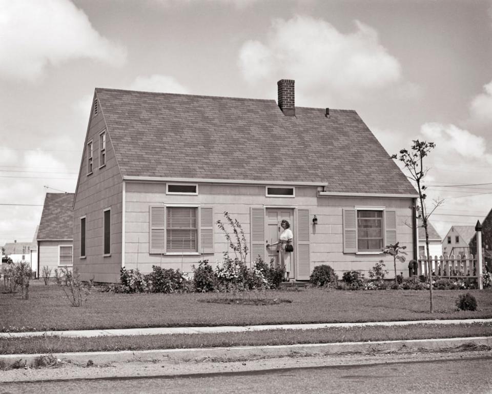 The developers of Levittown required homeowners to mow their yards once a week between April and November. <a href="https://www.gettyimages.com/detail/news-photo/1950s-woman-standing-at-front-door-of-frame-house-in-news-photo/1175266594?adppopup=true" rel="nofollow noopener" target="_blank" data-ylk="slk:ClassicStock/Getty Images;elm:context_link;itc:0;sec:content-canvas" class="link ">ClassicStock/Getty Images</a>
