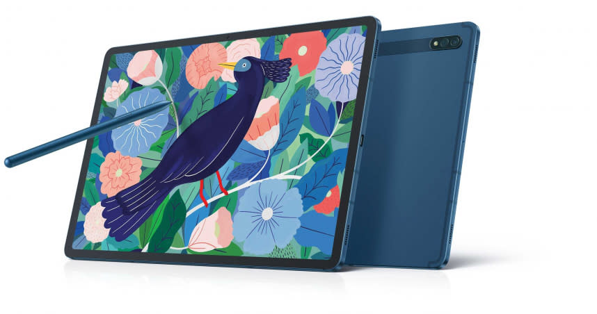 三星Galaxy Tab S7 / S7+ Wi-Fi「星霧藍」版擁有優雅細膩的丹寧深藍色調、簡潔的霧面金屬機身設計。（圖／三星提供）