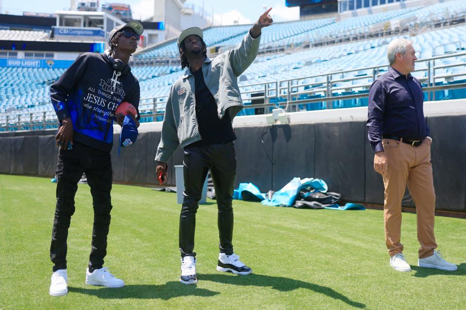 Jacksonville Jaguars wide receiver Brian Thomas Jr. points out on the field to cousin Leantre Thomas, left, near Jacksonville Jaguars head coach Doug Pederson before a press conference Friday, April 26, 2024 at EverBank StadiumÕs Miller Electric Center in Jacksonville, Fla. Jacksonville Jaguars selected LSUÕs wide receiver Thomas Jr. as the 23rd overall pick in last nightÕs NFL Draft. [Corey Perrine/Florida Times-Union]