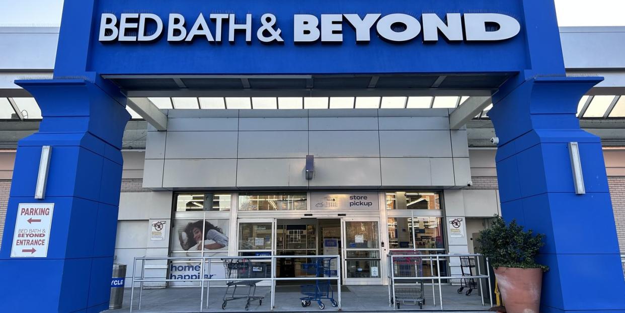 bed bath beyond store sign, queens, new york