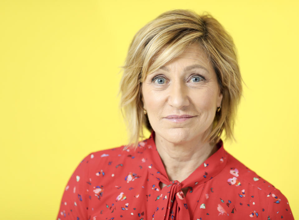 La actriz Edie Falco posa en la sede de la AP en Nueva York, el martes 4 de febrero del 2020. (Foto por Brian Ach/Invision/AP)