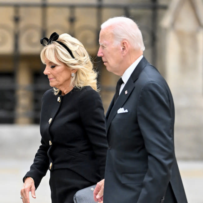 Jill y Joe Biden a su llegada a la Abadía de Westminster credit:Bang Showbiz