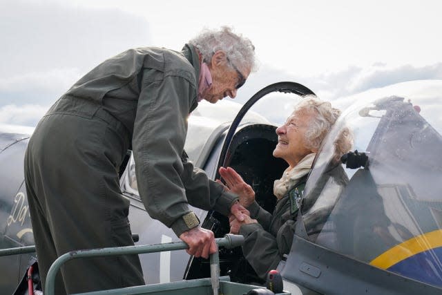 WWII veterans take flight in a Spitfire