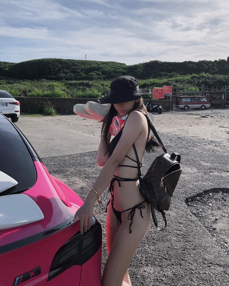 ▲▼WaWa開著愛車到海邊潛水。（圖／翻攝自wawa00321 IG）