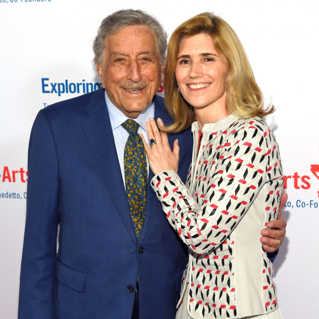 Tony Bennett y su tercera esposa, Susan Benedetto credit:Bang Showbiz