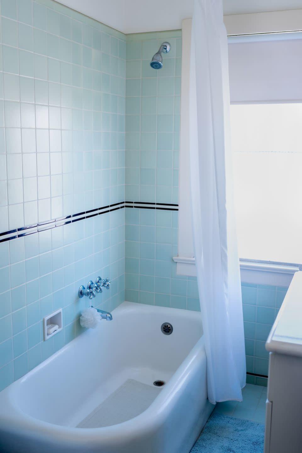 <p>One thing you wouldn’t find in a 1960’s bathroom was a bathtub and shower with a glass or sliding door. These weren’t invented <a href="https://www.journal-news.com/news/mason-company-celebrating-years-invented-glass-shower-enclosures/MttviQ5tNO965413v4fSqK/" rel="nofollow noopener" target="_blank" data-ylk="slk:until 1970" class="link ">until 1970</a>.</p>