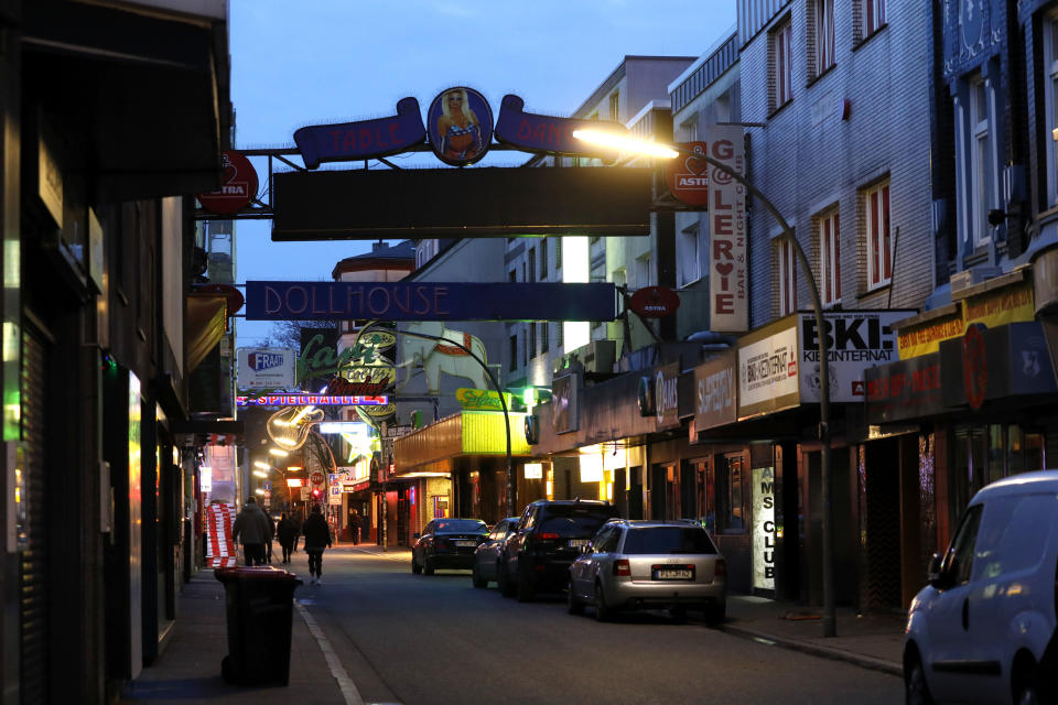 <p>La urbe germana también se cuela entre las 10 ciudades más baratas del mundo debido a que un menú en este tipo de establecimientos sale en promedio por 240 dólares (207 euros). (Photo by MORRIS MAC MATZEN/AFP via Getty Images)</p> 