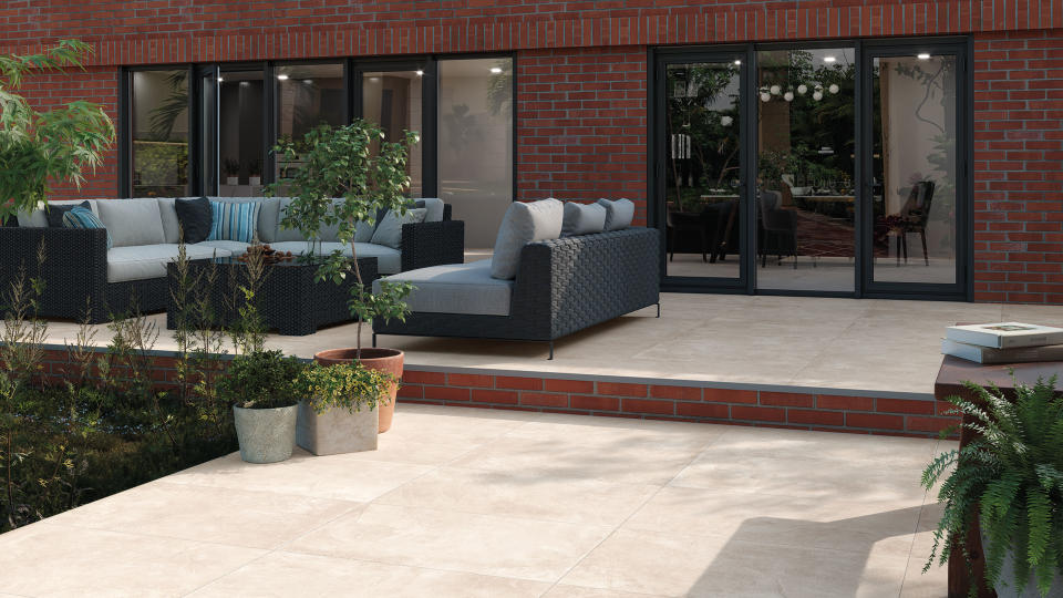 Both functional and attractive, these L-shaped patio ideas can help you organize your backyard space efficiently with clear zones for entertaining and relaxing