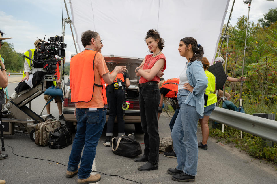 (L to R) Director/writer/producer Ethan Coen, actor Margaret Qualley and actor Geraldine Viswanathan on the set of DRIVE-AWAY DOLLS, a Focus Features release. Credit: Wilson Webb / Working Title / Focus Features