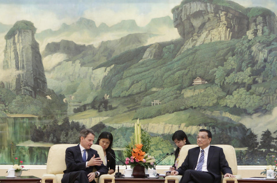 BEIJING, CHINA - MAY 3: U.S. Treasury Secretary Timothy Geithner (L) talks with China's Vice Premier Li Keqiang (R) during a meeting at the Great Hall of the People on May 4, 2012 in Beijing. Hillary Clinton is in China for bilateral talks and has called on China to protect human rights. (Photo by Jason Lee/Pool/Getty Images)