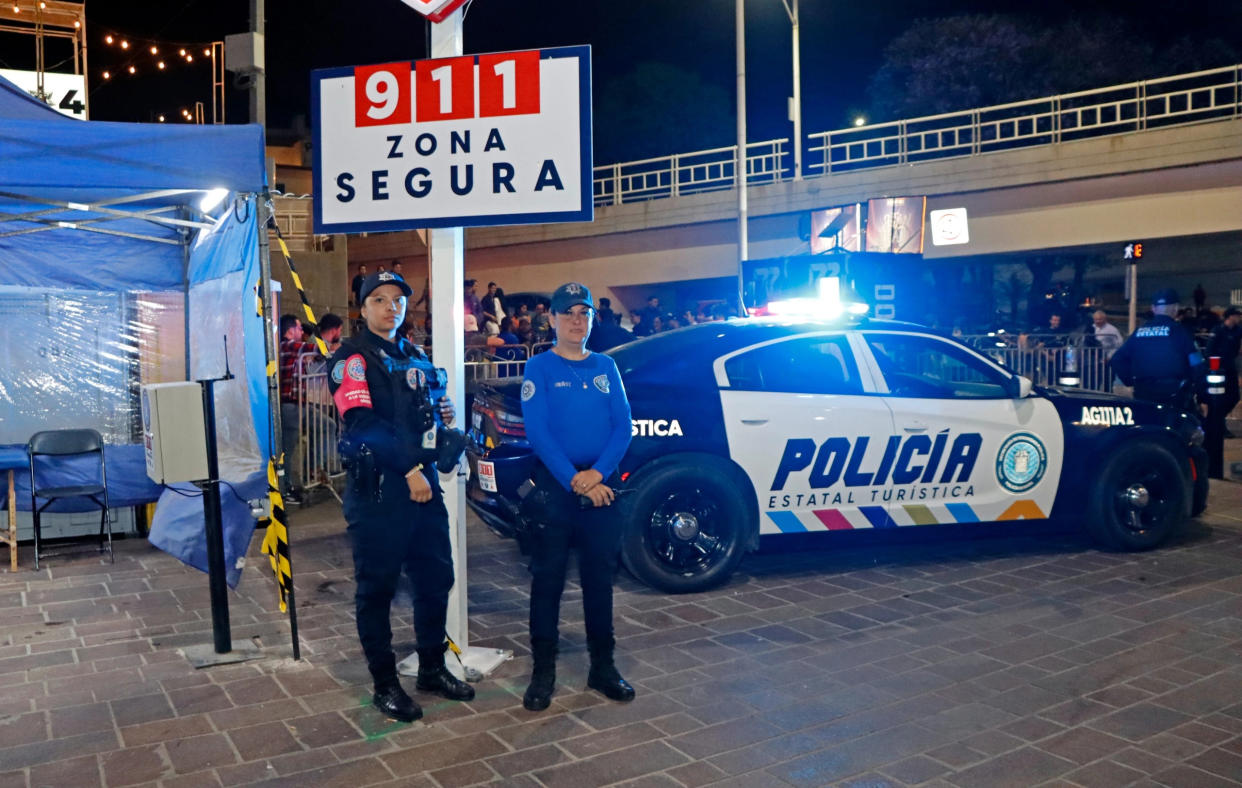 Participa Policía Rosa en operativo ferial