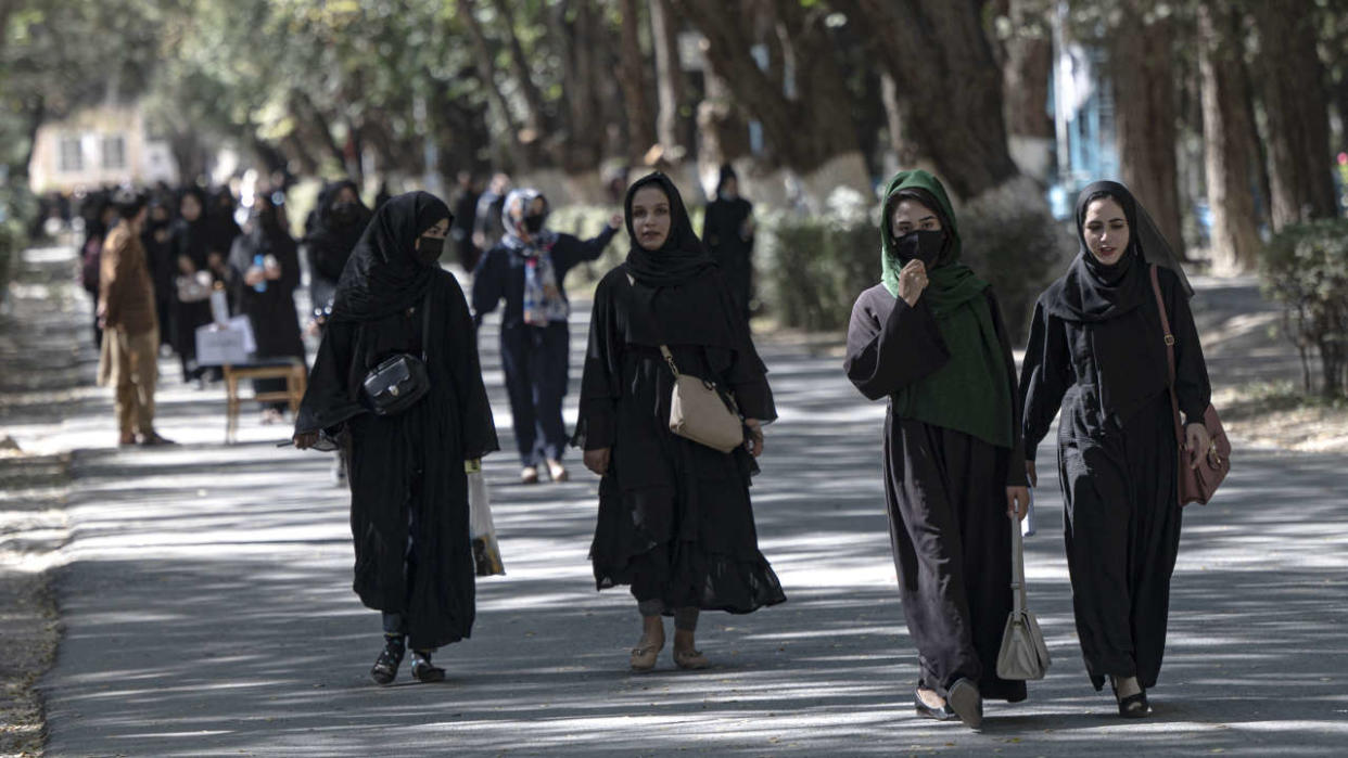 (FILES) In this file photo taken on October 13, 2022, Afghan female students arrive for entrance exams at Kabul University in Kabul. - Afghanistan's Taliban rulers on December 20, 2022 banned university education for females nationwide, as the hardline Islamists continue to crush women’s right to education and freedom. (Photo by Wakil KOHSAR / AFP)