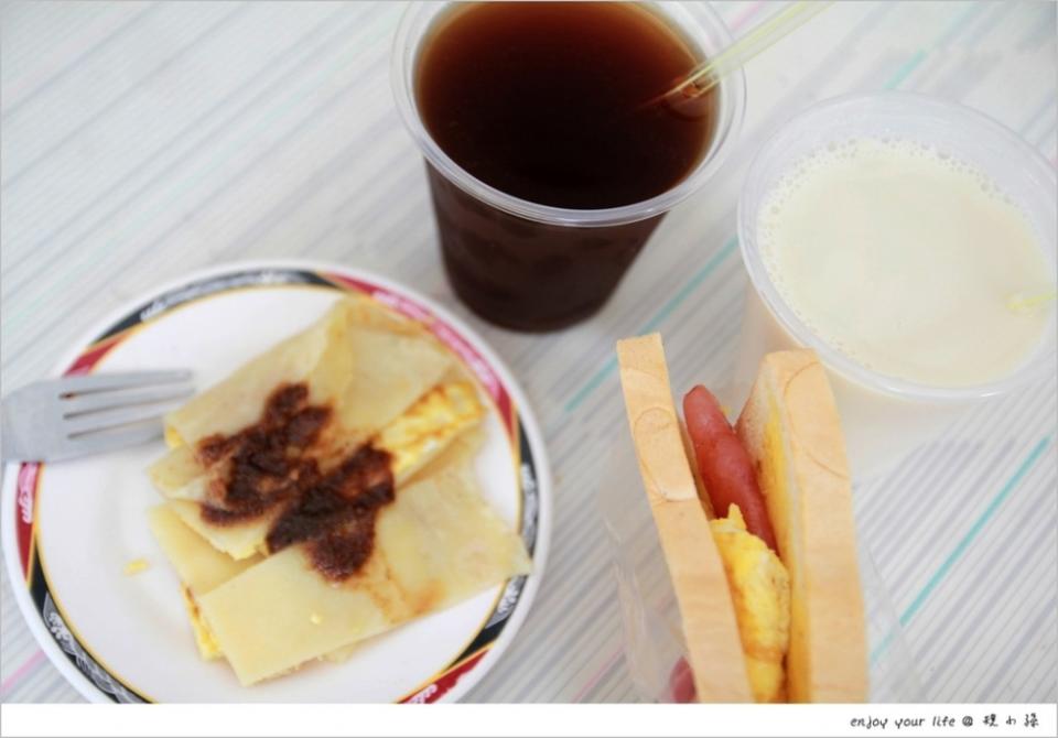 [台南早餐]【豆奶宗 沙茶蛋餅】 就是這樣簡單卻讓人一次就愛上，看見台南在地小吃因為老味道而永垂不朽的力量！