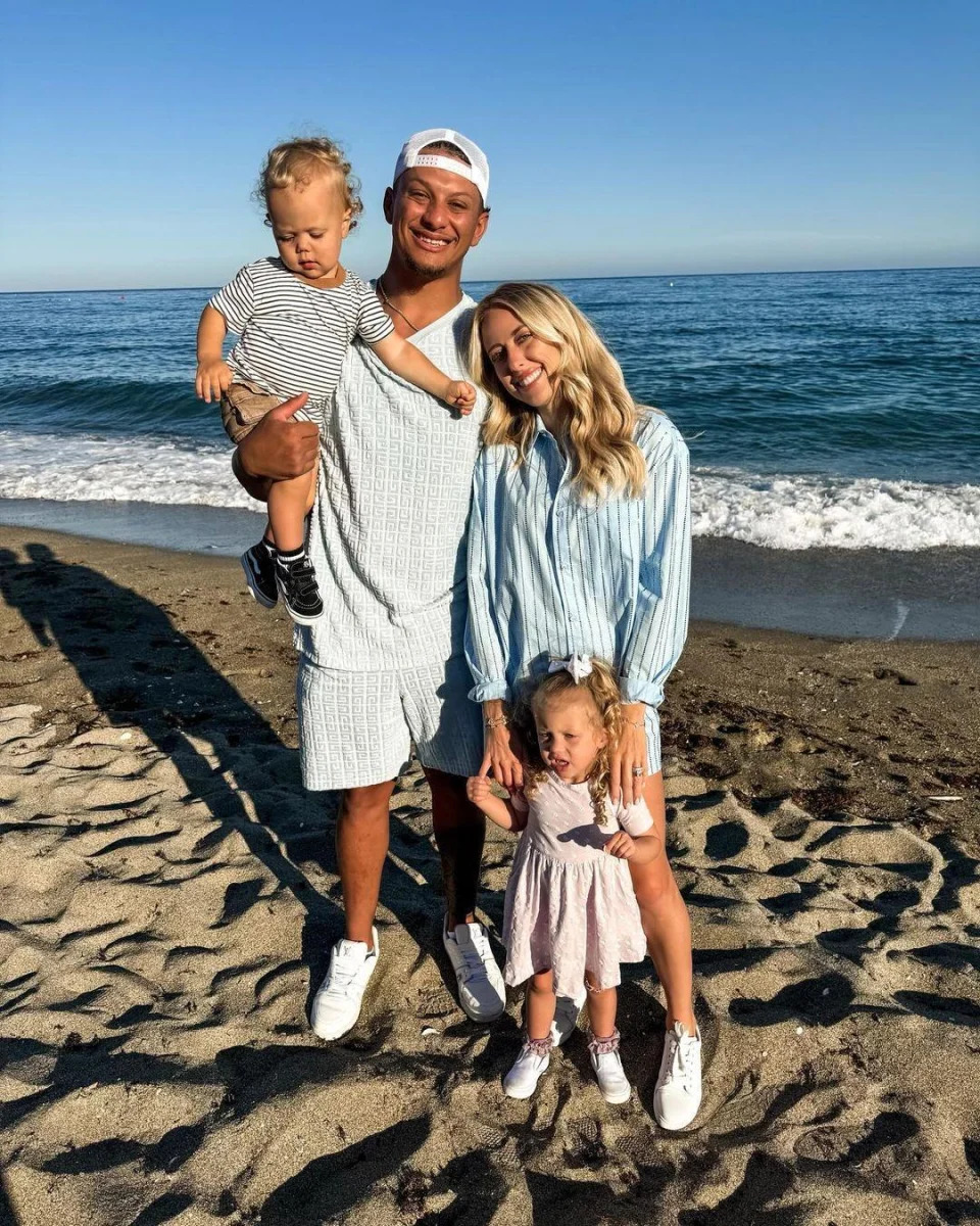 Brittany Mahomes and Patrick Mahomes with their two children at the beach