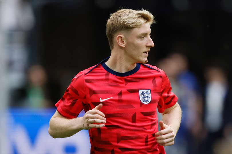 Anthony Gordon warms up while with England at Euro 2024.