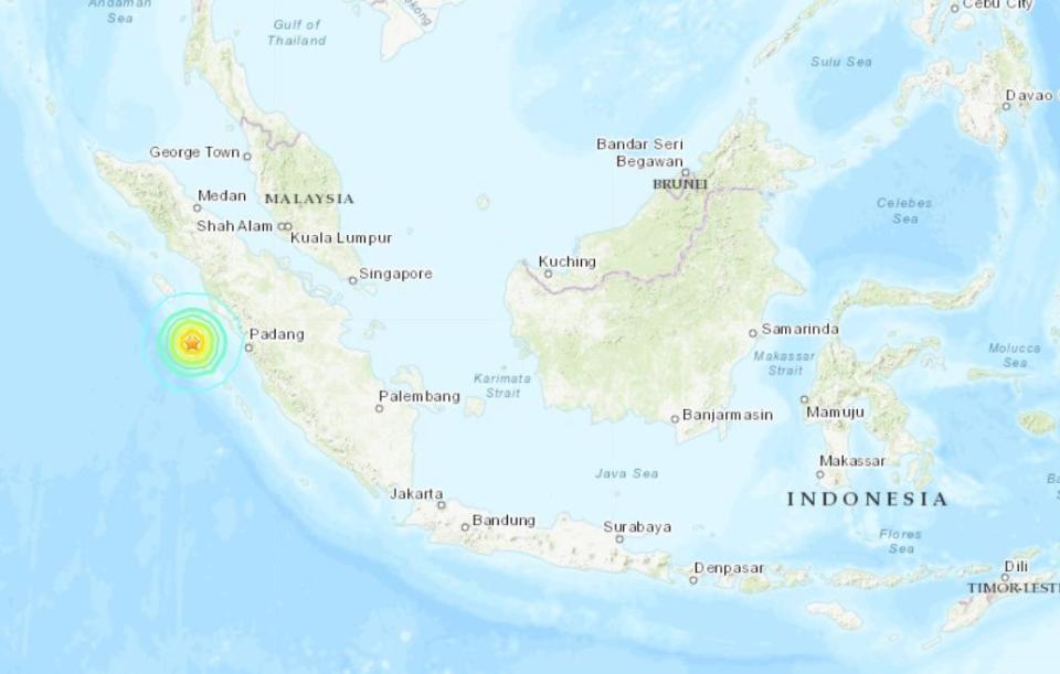 印尼蘇門答臘島(Sumatra Island)西部海域25日凌晨發生規模7.3強震。 (圖:USGS)