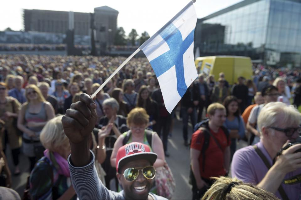 Manifestación contra el racismo en Helsinki, capital de Finlandia. Foto de Reuters.