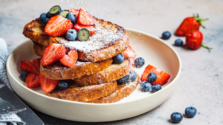 French toast with fruit