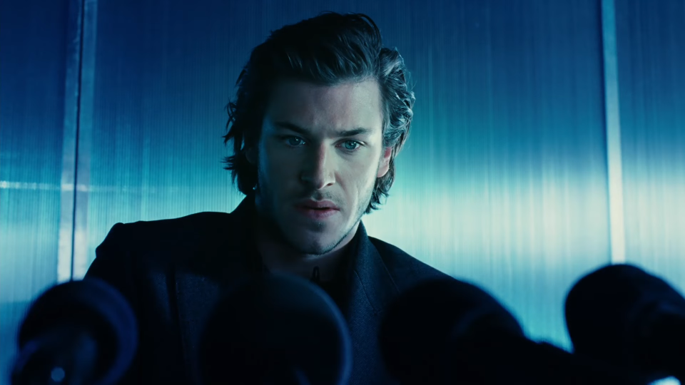 Il a été dirigé par Martin Scorsese. En 2010, Gaspard Ulliel passe devant la caméra du réalisateur de <em>Casino</em> et des <em>Affranchis</em>. "Marty", comme il l’appelle, le fait jouer dans une publicité pour le parfum <em>Homme Bleu</em> de Chanel dont l’acteur français est l’égérie. "<em>Chaque jour de tournage je me pinçais en me disant ‘Eh non, je ne rêve pas !'</em>", se remémore-t-il auprès du magazine Anthem. ©capture écran Youtube Chanel