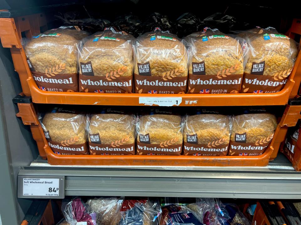 A pack of sliced wholemeal bread in the UK cost £0.84.