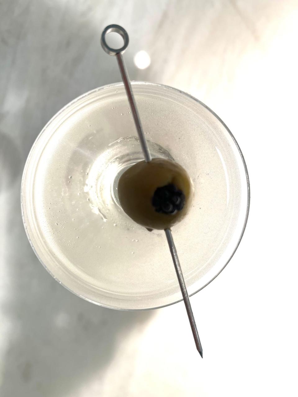 Petrossian  Tiffany Caviartini shot from above, olive fille with caviar