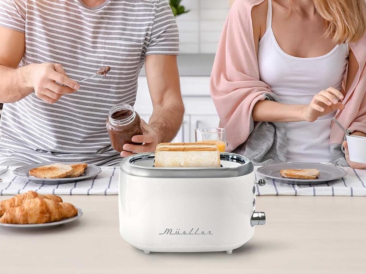 The Retro-Inspired Toaster Kris Jenner Is Shopping This Prime Day Is Only  $27