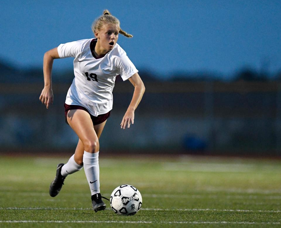 Calallen's Kaylie Smith looks to pass against Veterans Memorial, Friday, Dec. 17, 2021, at Veterans Memorial High School. Calallen won, 2-1.